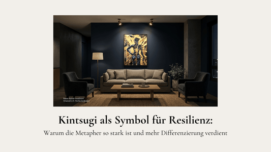 Kintsugi als Symbol für Resilienz: digitale Raumvisualisierung des Mixed-Media-Originals „The Radiant Uprising“ von Marika Junikajtes in einem modernen dunklen Wohnzimmer.