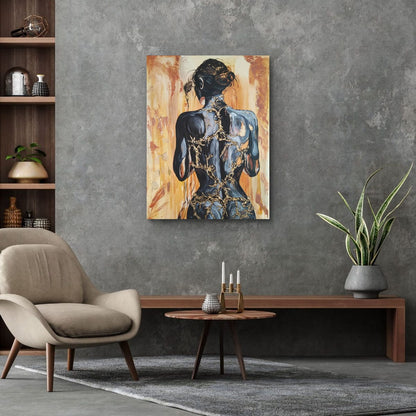 Großformatiges modernes Wandbild in Gold und Erdtönen, abstrakte Frauen Figur mit Struktur-Effekten, Kintsugi-Kunst, Dekoration für Wohnzimmer. Originalgemälde Fortress Of Light von Marika Junikajtes.