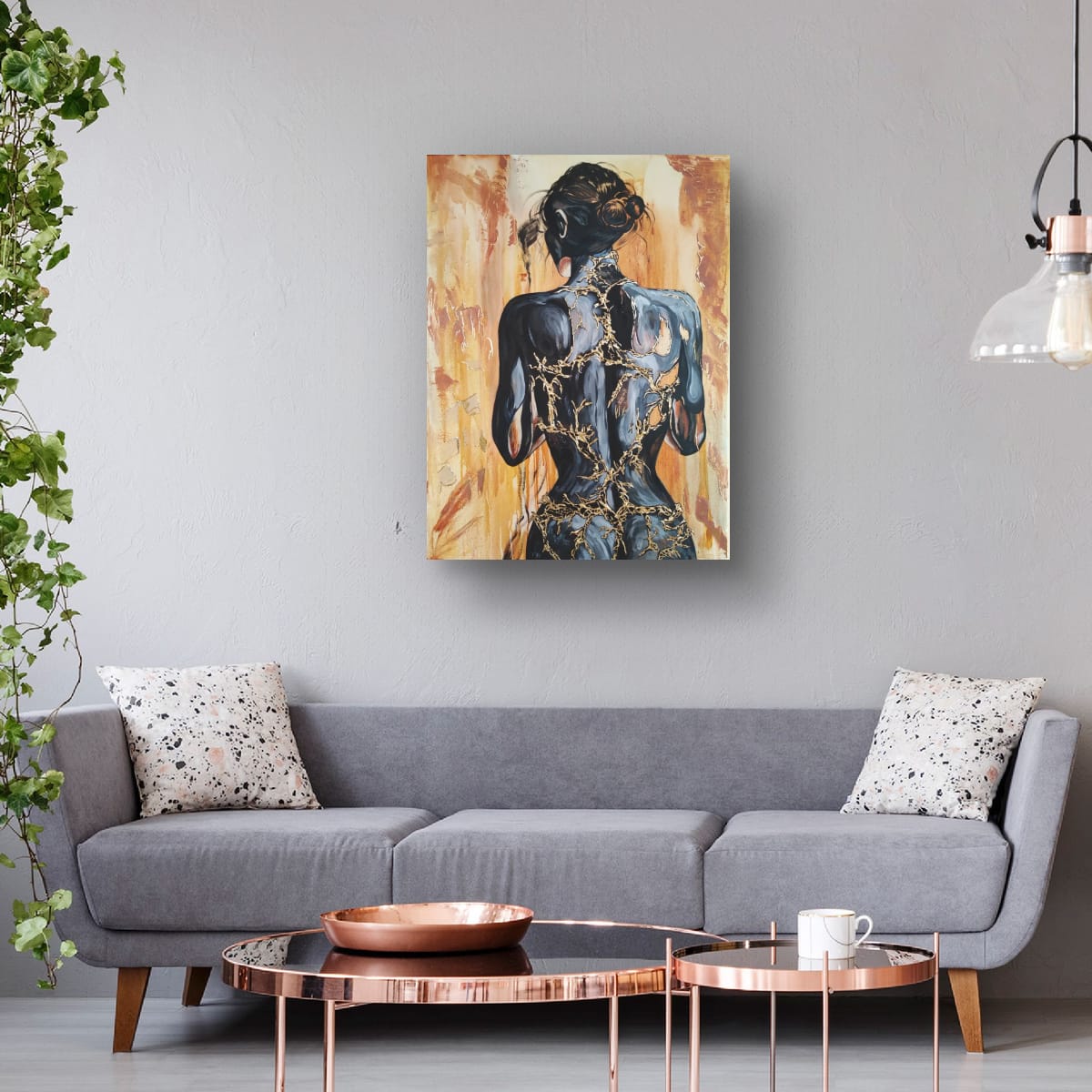Großformatiges modernes Wandbild in Gold und Erdtönen, abstrakte Frauen Figur mit Struktur-Effekten, Kintsugi-Kunst, Dekoration für Wohnzimmer. Originalgemälde Fortress Of Light von Marika Junikajtes.