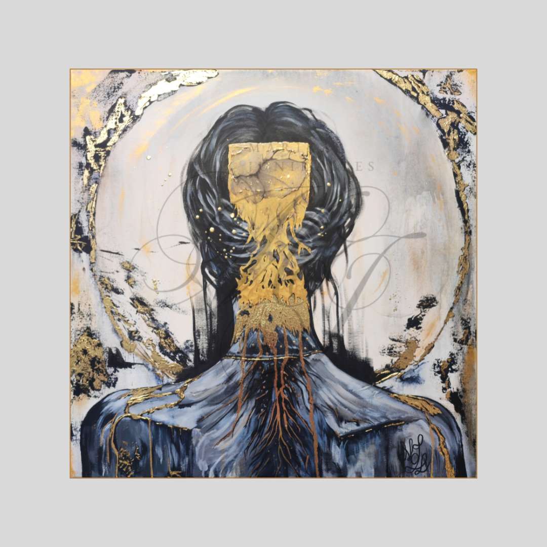 Großformatiges modernes Wandbild in Gold und Erdtönen, abstrakte Frauen Figur mit Struktur-Effekten, Kintsugi-Kunst, Dekoration für Wohnzimmer. Nahaufnahme, Originalgemälde The Chokehold Of Conformity von Marika Junikajtes.