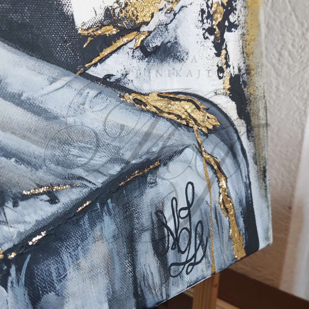 Großformatiges modernes Wandbild in Gold und Erdtönen, abstrakte Frauen Figur mit Struktur-Effekten, Kintsugi-Kunst, Dekoration für Wohnzimmer. Nahaufnahme, Originalgemälde The Chokehold Of Conformity von Marika Junikajtes.