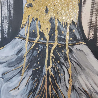 Großformatiges modernes Wandbild in Gold und Erdtönen, abstrakte Frauen Figur mit Struktur-Effekten, Kintsugi-Kunst, Dekoration für Wohnzimmer. Nahaufnahme, Originalgemälde The Chokehold Of Conformity von Marika Junikajtes.