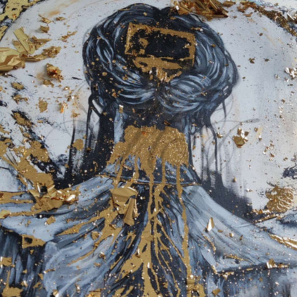 Großformatiges modernes Wandbild in Gold und Erdtönen, abstrakte Frauen Figur mit Struktur-Effekten, Kintsugi-Kunst, Dekoration für Wohnzimmer. Nahaufnahme Work In Progress, Originalgemälde The Chokehold Of Conformityvon Marika Junikajtes.