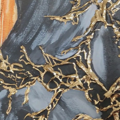 Großformatiges modernes Wandbild in Gold und Erdtönen, abstrakte Frauen Figur mit Struktur-Effekten, Kintsugi-Kunst, Dekoration für Wohnzimmer. Video Nahaufnahme, Originalgemälde Fortress Of Light von Marika Junikajtes.